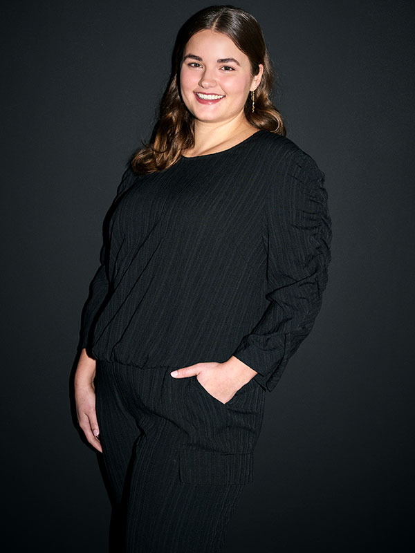 ADGELA - Plus Size Blus fra Adia