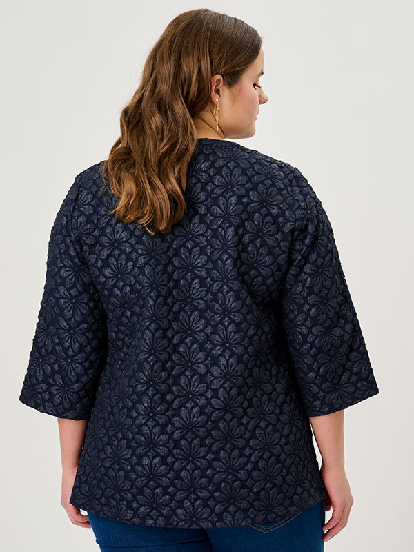 ADGENA - Plus Size Blus fra Adia
