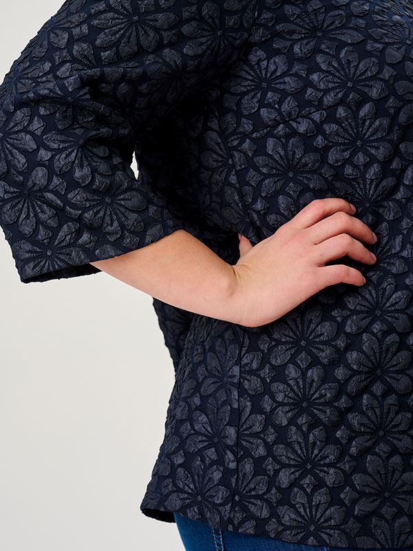 ADGENA - Plus Size Blus fra Adia
