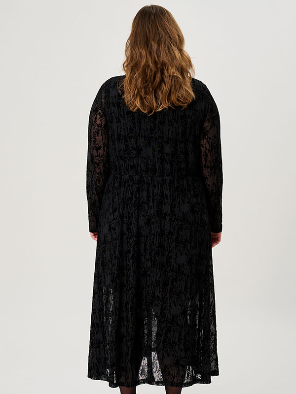 ADGERLY - Plus Size Klänning fra Adia