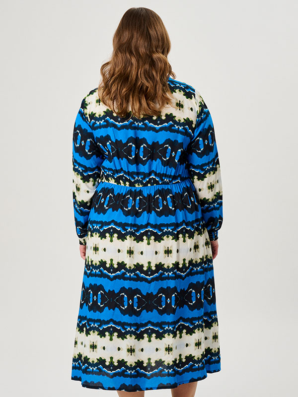 ADGHITA - Plus Size Klänning fra Adia