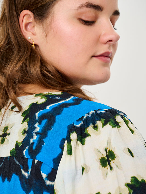 ADGIANNINA - Plus Size Blus fra Adia