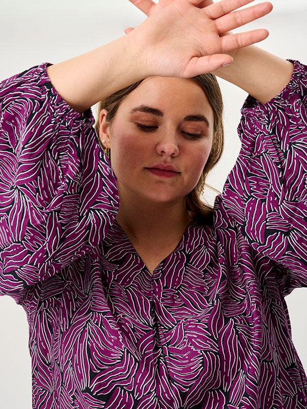 ADGOGO - Plus Size Blus fra Adia