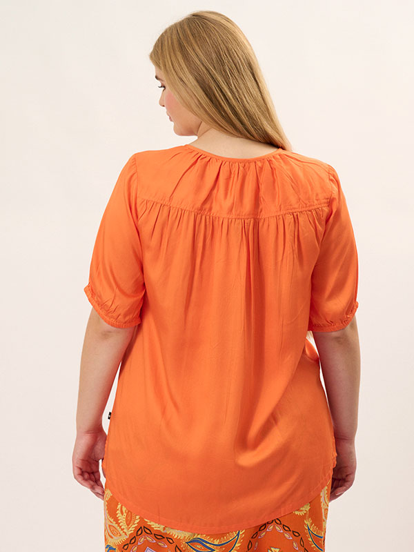 Blus fra Adia