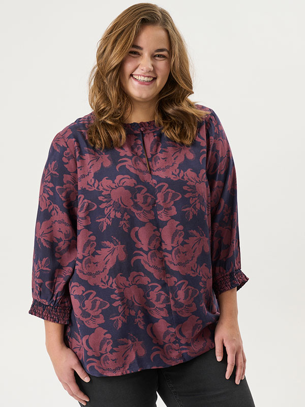 ADRAGNHILD - Plus Size Blus fra Adia