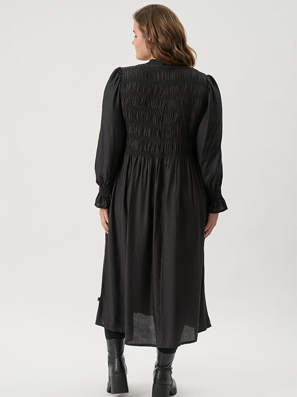 ADRAHMO - Plus Size Klänning fra Adia
