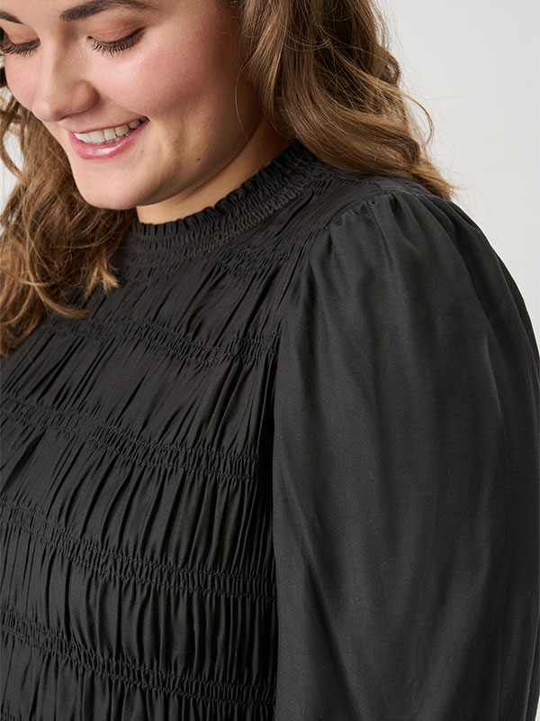 ADRAHMO - Plus Size Klänning fra Adia