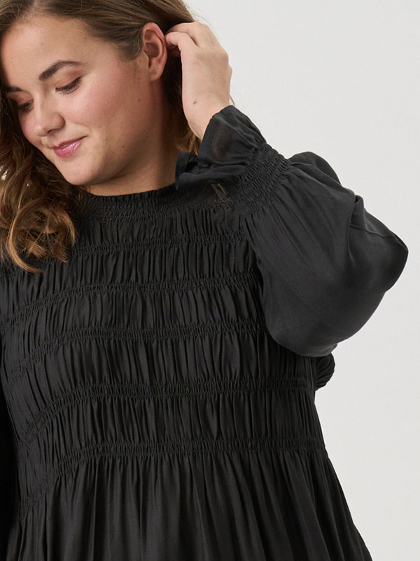 ADRAHMO - Plus Size Klänning fra Adia