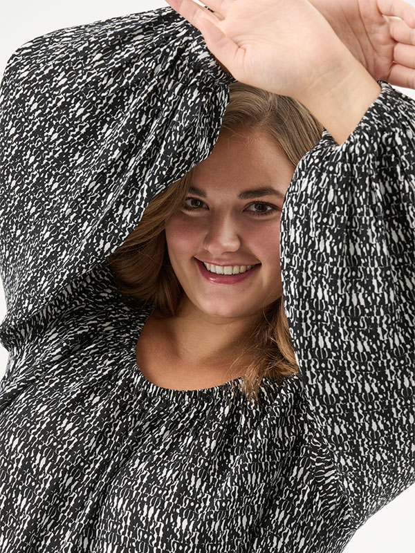 ADRECIL - Plus Size Klänning fra Adia