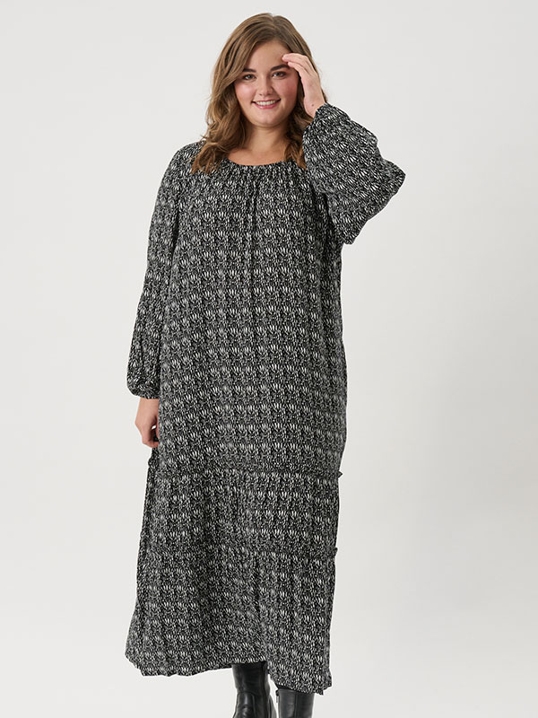 ADRECIL - Plus Size Klänning fra Adia