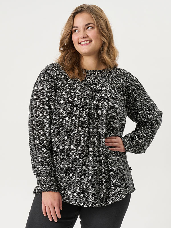 ADREFIKA - Plus Size Blus fra Adia