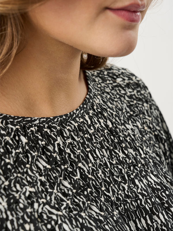 ADREFIKA - Plus Size Blus fra Adia