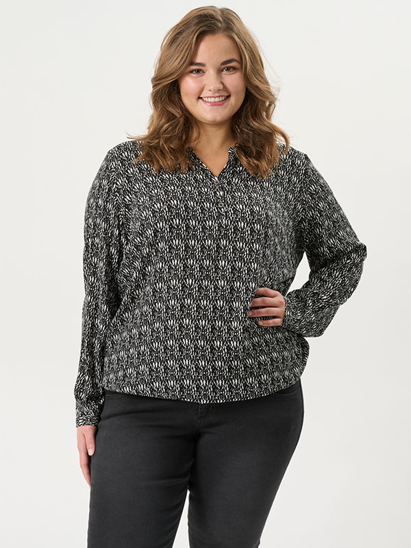 ADREGITTA - Plus Size Blus fra Adia