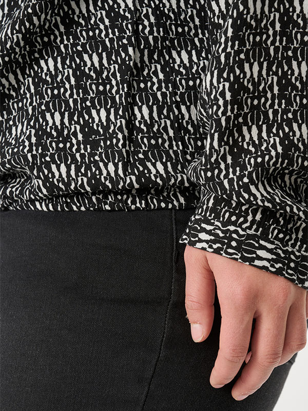 ADREGITTA - Plus Size Blus fra Adia
