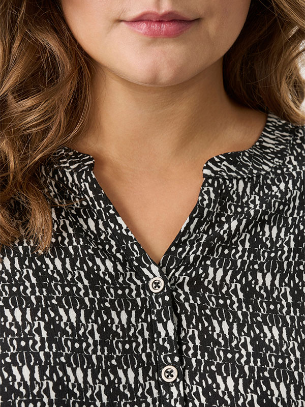 ADREGITTA - Plus Size Blus fra Adia