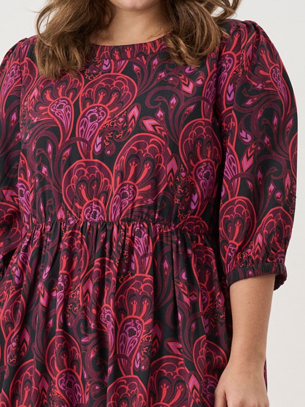 ADRIGMOR - Plus Size Klänning fra Adia