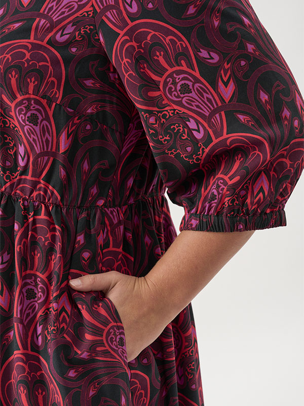 ADRIGMOR - Plus Size Klänning fra Adia