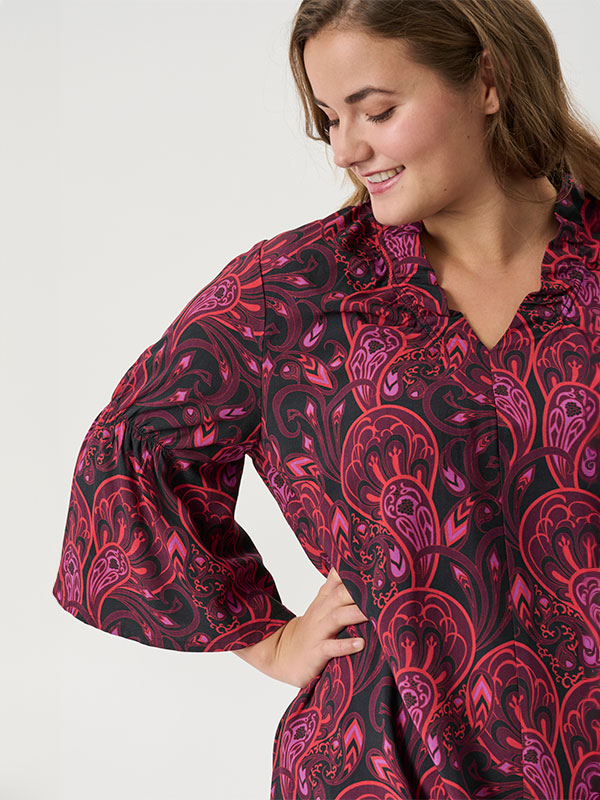 ADRINA - Plus Size Klänning fra Adia