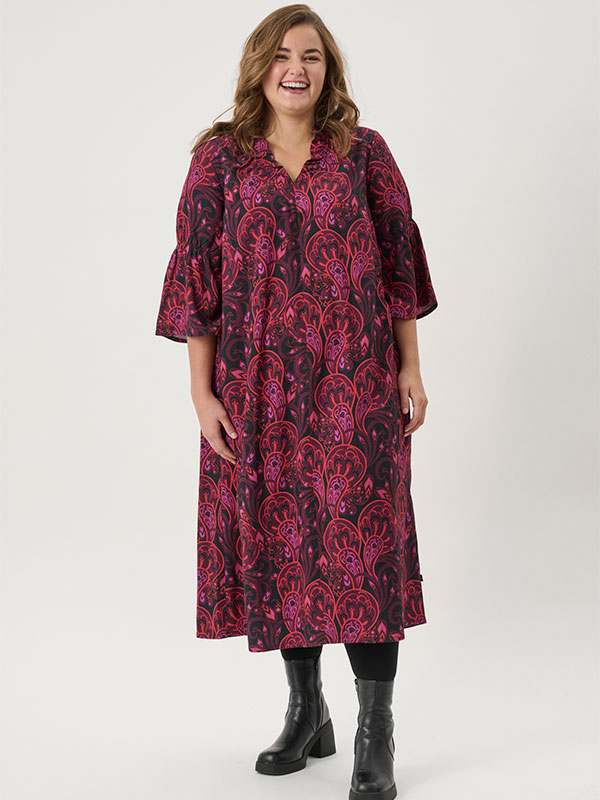 ADRINA - Plus Size Klänning fra Adia