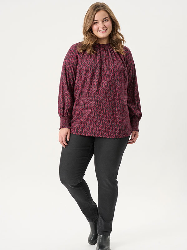 ADROMA - Plus Size Blus fra Adia
