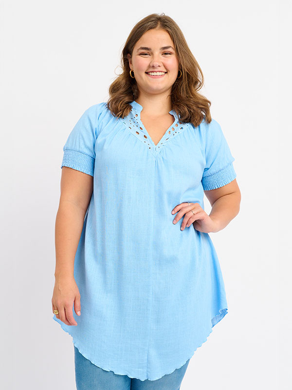 ADVALKYRIE - Plus Size Klänning fra Adia
