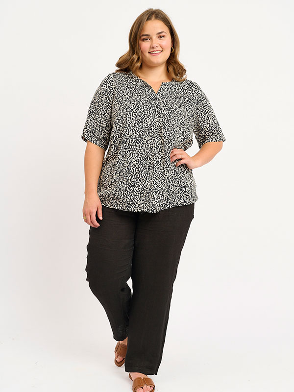 ADVIPSE - Plus Size Blus fra Adia