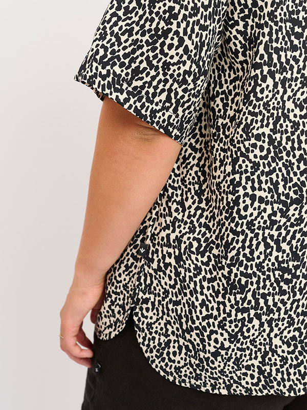 ADVIPSE - Plus Size Blus fra Adia