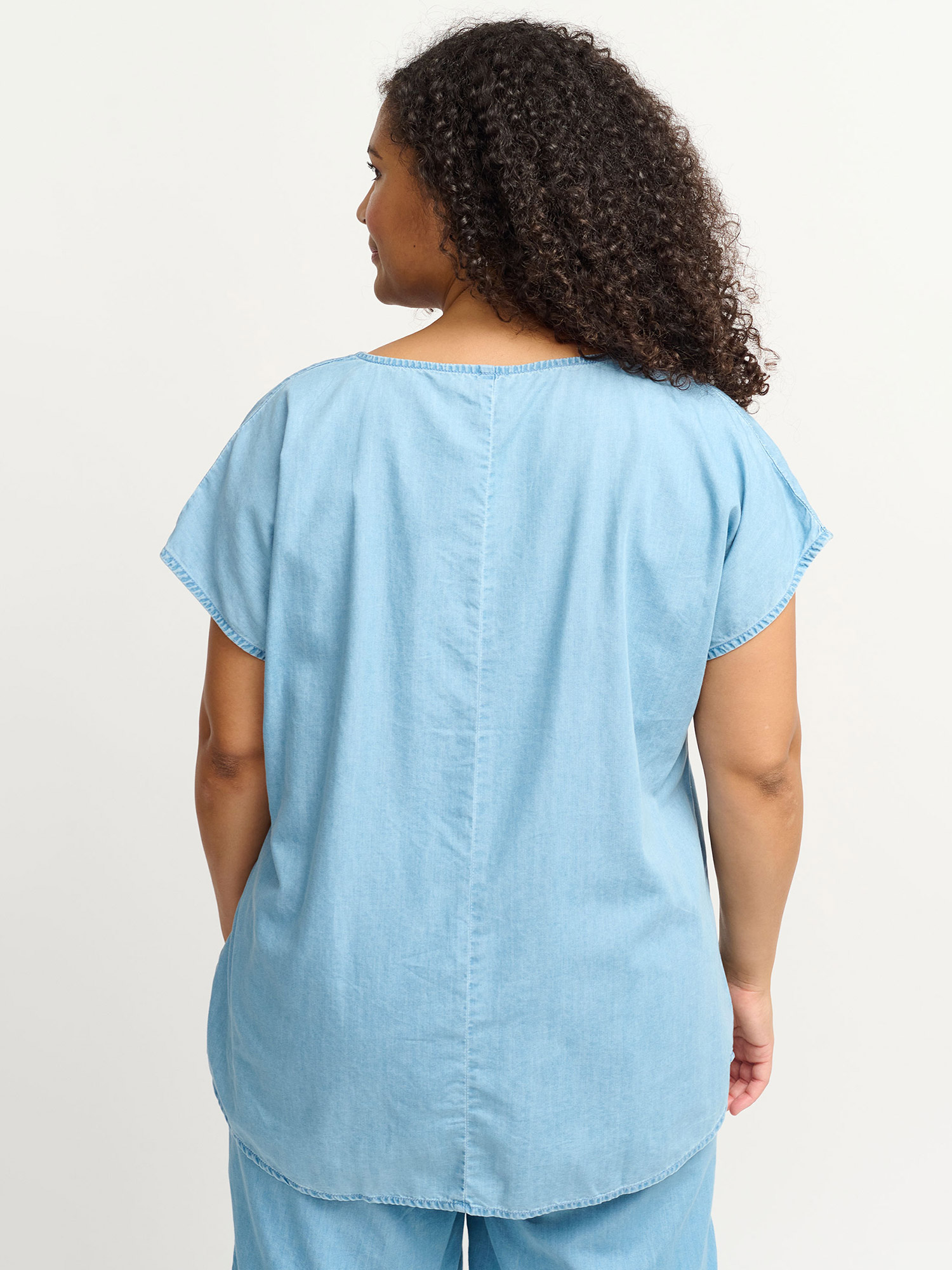 Blus fra Adia