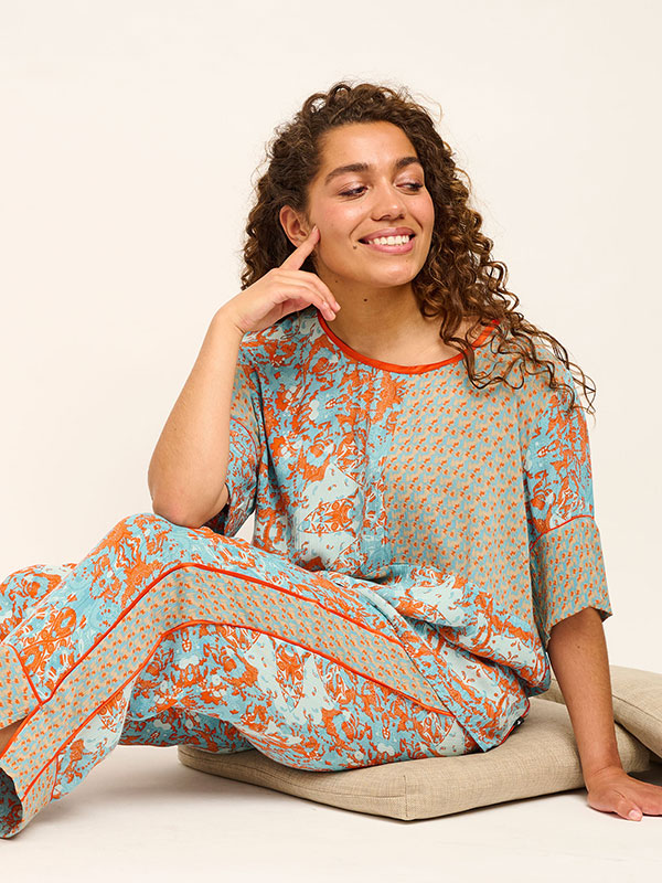 Blus fra Adia