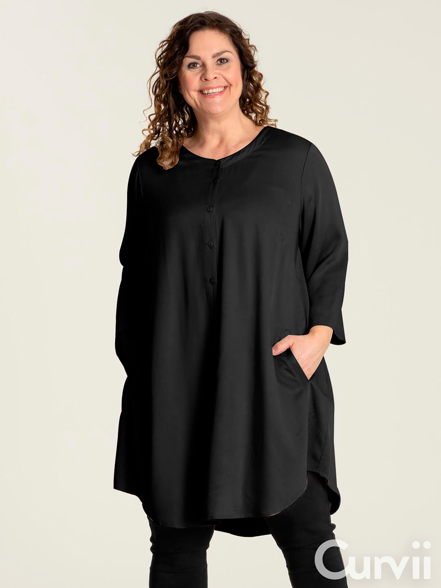 Elisabeth - svart viskos skjorta tunika fra Gozzip