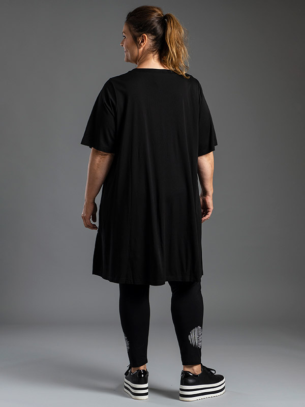 LOVISE - Svart tunika med smart dragkedja fra Gozzip Black