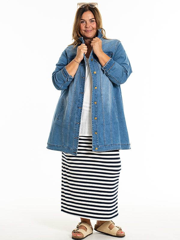 AMELA - Plus Size Jacka fra Gozzip