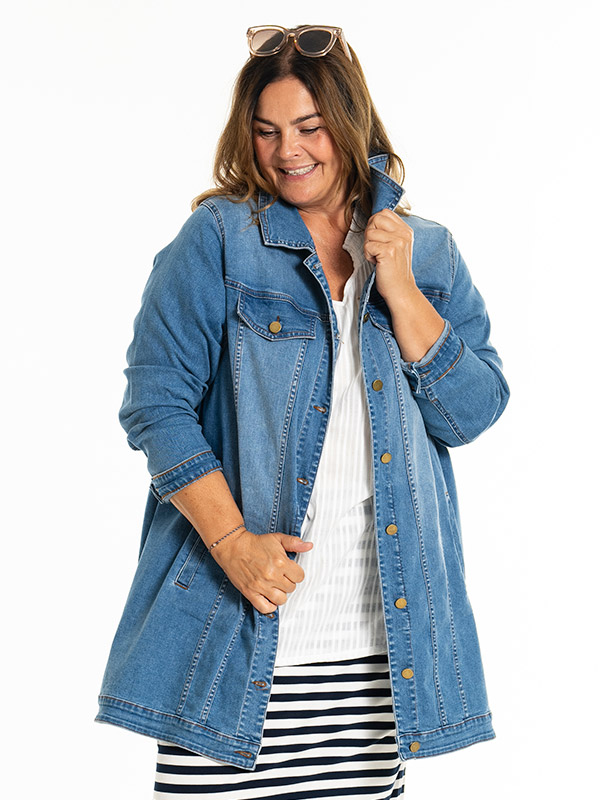 AMELA - Plus Size Jacka fra Gozzip