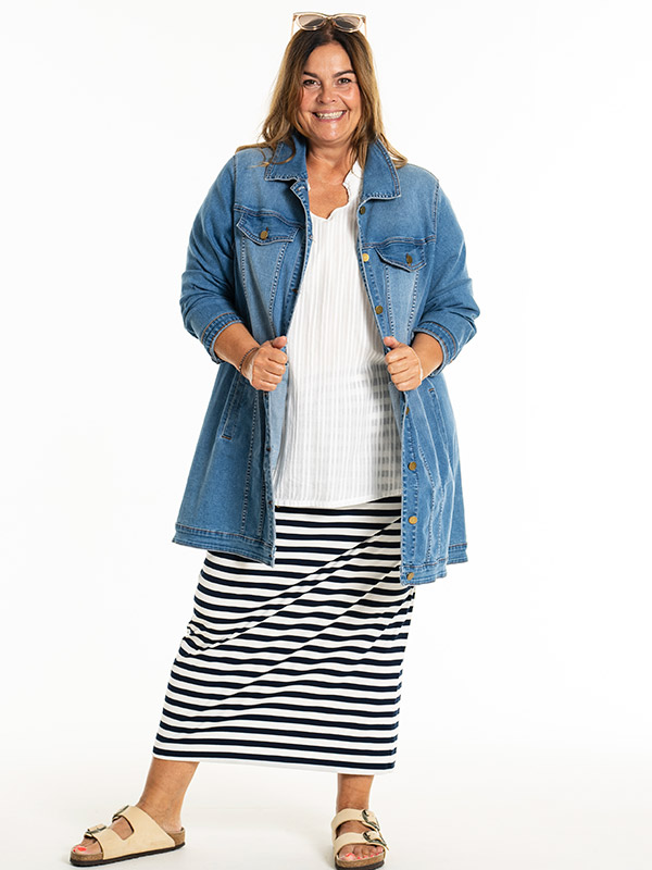 AMELA - Plus Size Jacka fra Gozzip