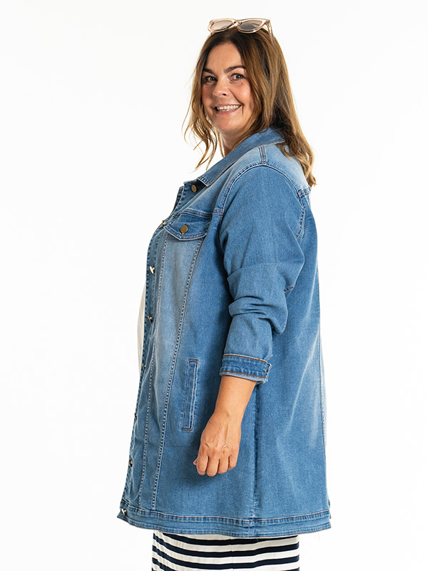 AMELA - Plus Size Jacka fra Gozzip