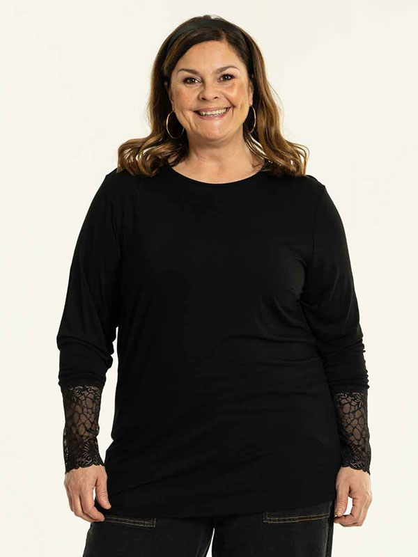 FADILA - Plus Size Blus fra Gozzip