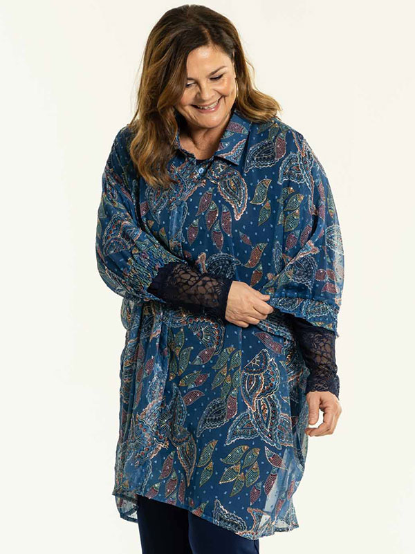EMIRA - Plus Size Blus fra Gozzip