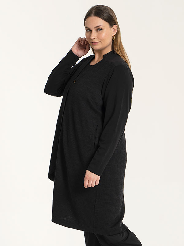 JACOBINA - Plus Size Kofta fra Gozzip Black