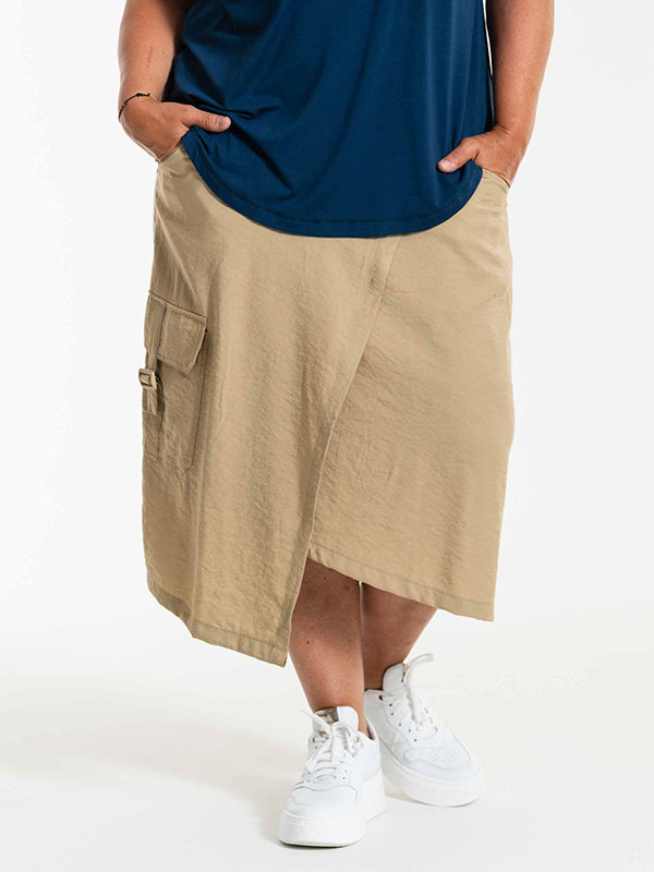 ANNSOFIE - Plus Size Kjol fra Gozzip
