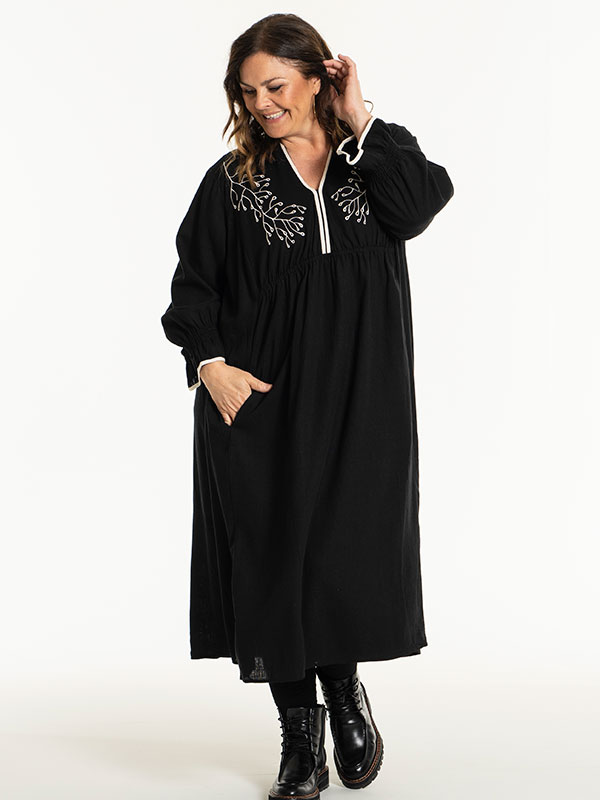 ANNA-LIS - Plus Size Klänning fra Gozzip