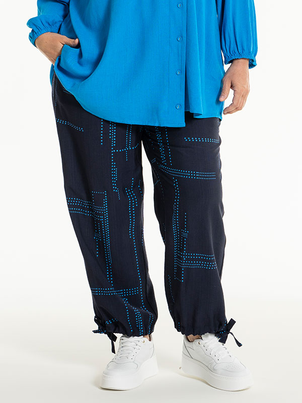 AUGUSTA - Plus Size Byxor fra Gozzip