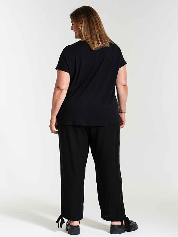 BETINA - Plus Size Blus fra Gozzip