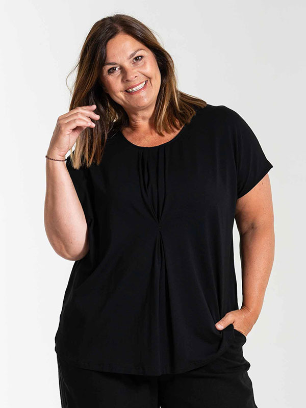 BETINA - Plus Size Blus fra Gozzip