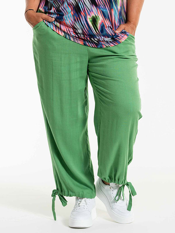 AUGUSTA - Plus Size Byxor fra Gozzip