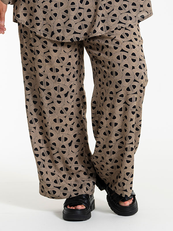 MARFRETHE - Plus Size Byxor fra Gozzip
