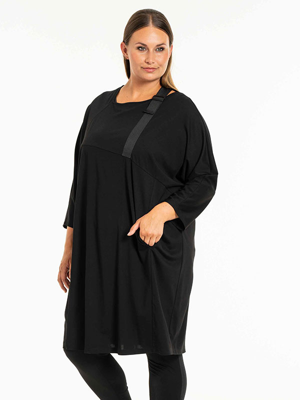 CANDRA - Plus Size Tunika fra Gozzip Black