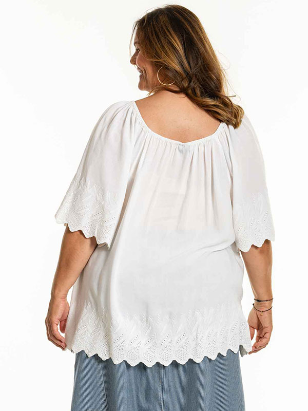 DITTEN - Plus Size Blus fra Gozzip