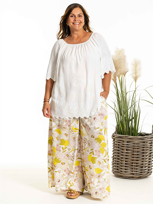 BERETHE - Plus Size Byxor fra Gozzip