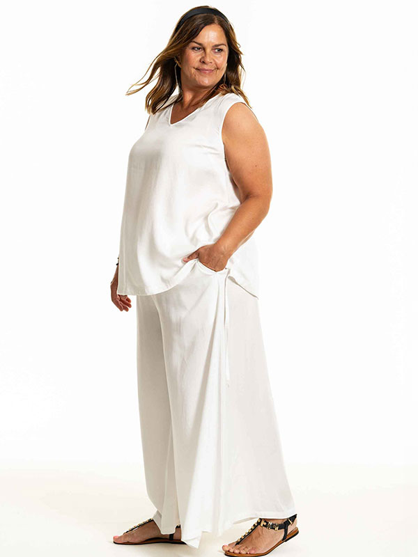 BERETHE - Plus Size Byxor fra Gozzip