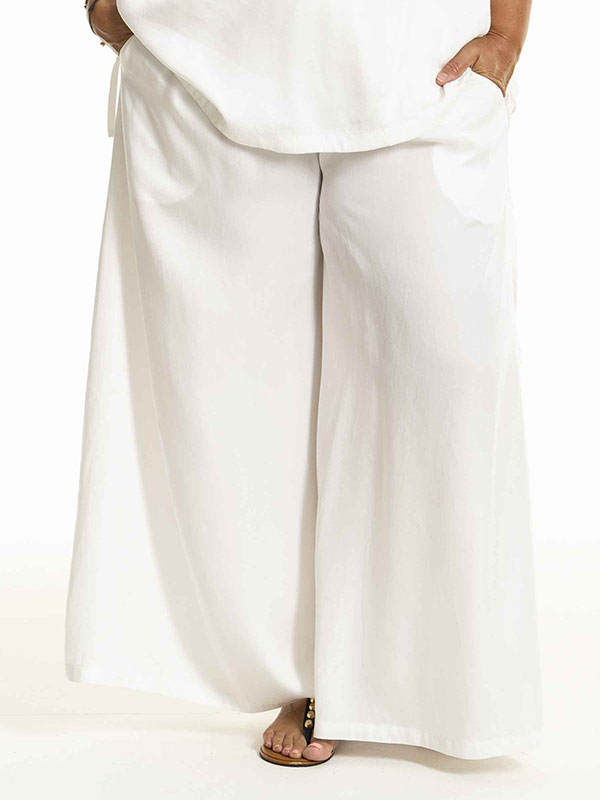 BERETHE - Plus Size Byxor fra Gozzip